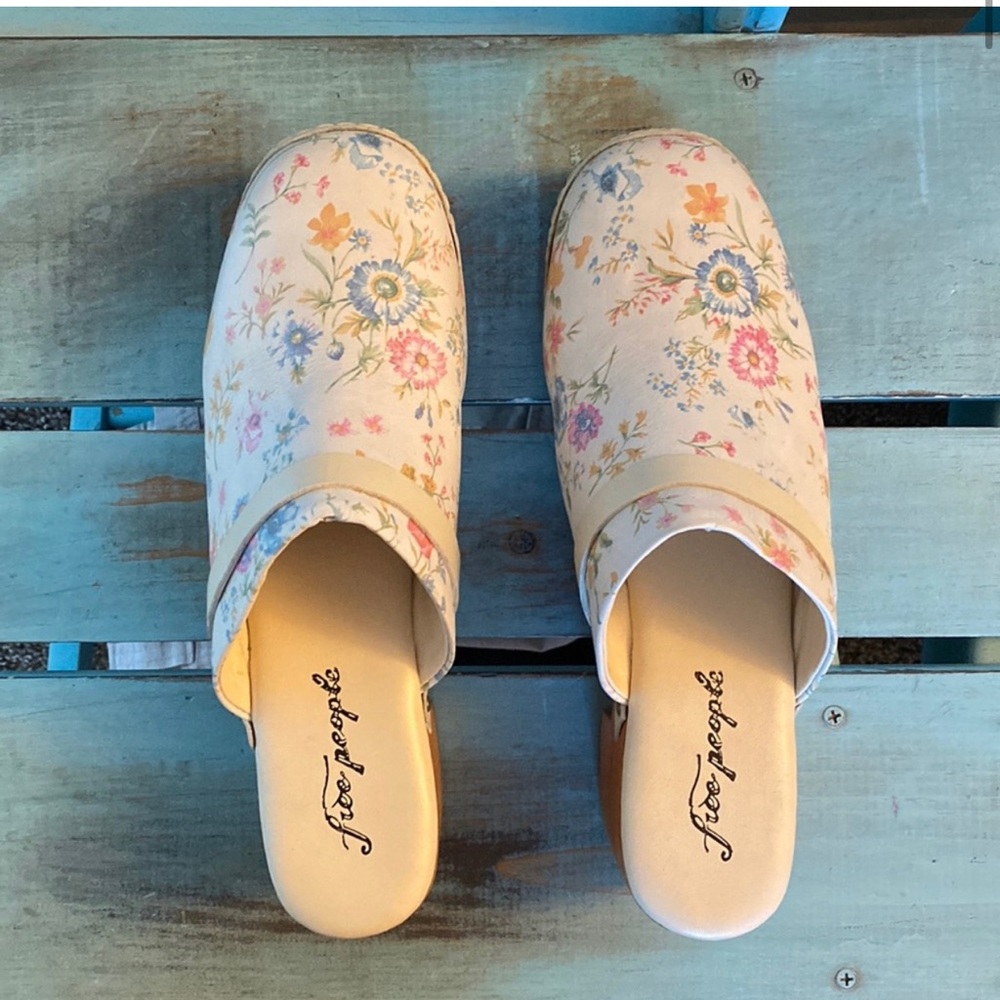 Free People Boho Calabasas Floral Leather Clogs With Rivet Trimming Size 41 New - Picture 4 of 15